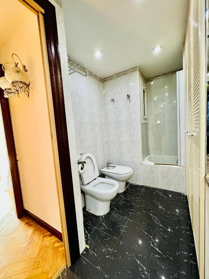 Your Second Home In Barcelona With Private Room And Private Bathroom Close To Montjuic, Pl Espana, La Rambla, Ferry Port 홈스테이