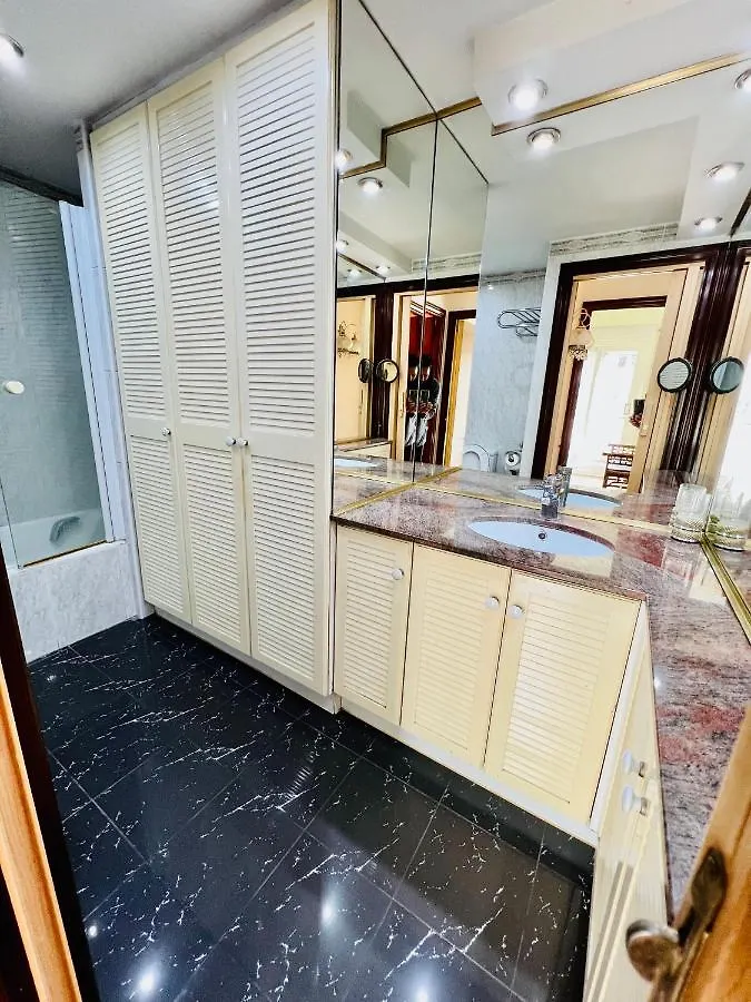 홈스테이 Your Second Home In Barcelona With Private Room And Private Bathroom Close To Montjuic, Pl Espana, La Rambla, Ferry Port